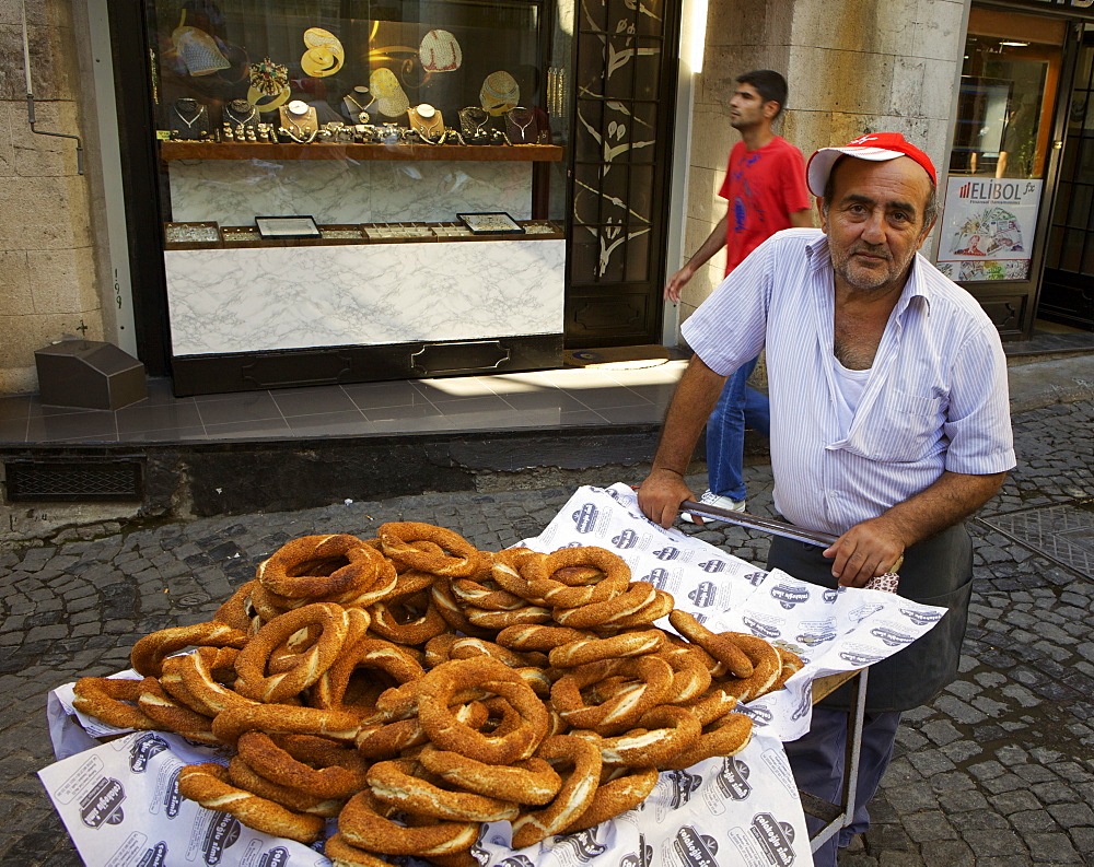 Food seller selling Simit Turkish bagel, Grand Bazaar (Great Bazaar) (Kapali Carsi), Istanbul, Turkey, Europe, Eurasia