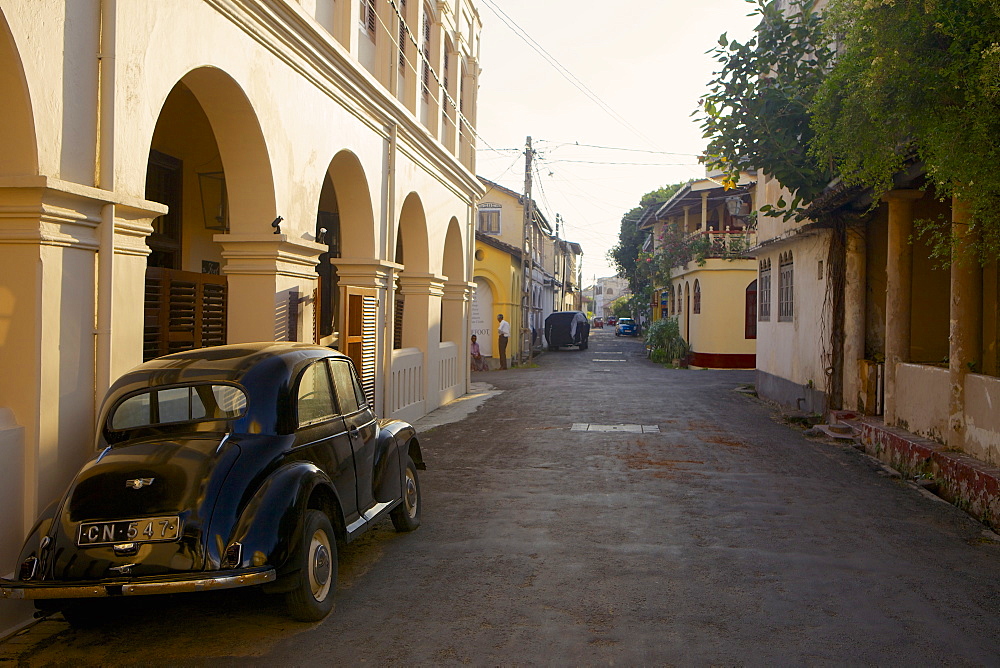 Classic car in the historic Galle Fort, UNESCO World Heritage Site, Galle, Sri Lanka, Asia