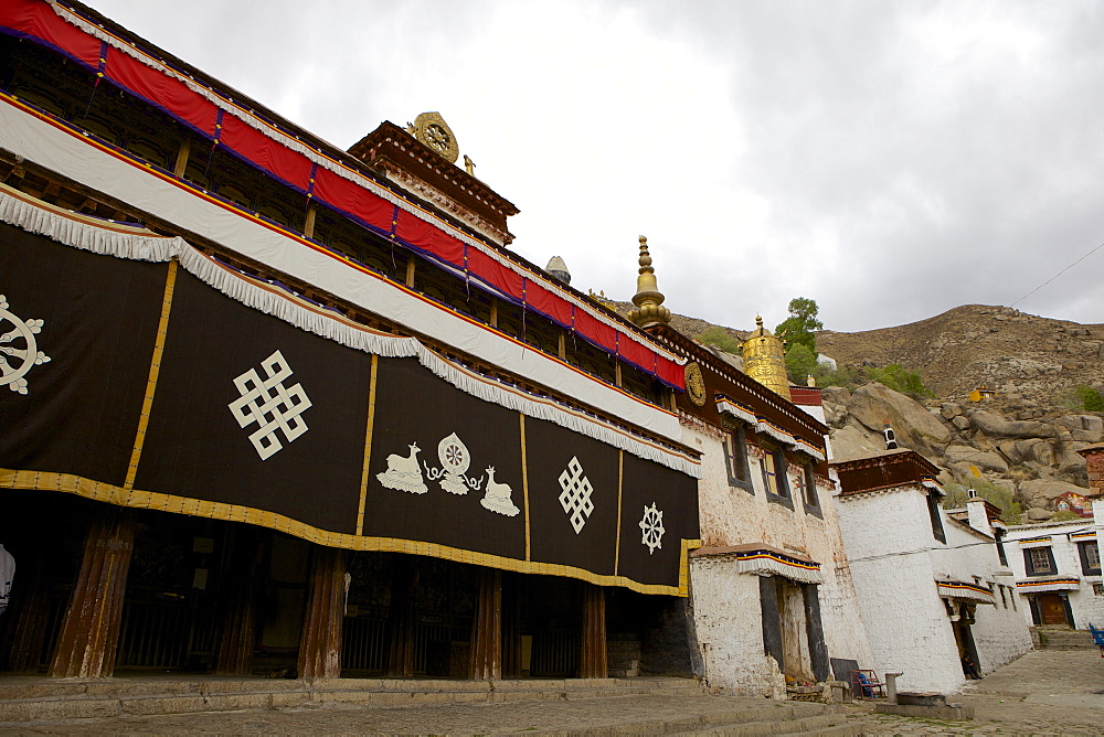 Entrance to the assembly hall at Sera Monastery, Lhasa, Tibet, China, Asia