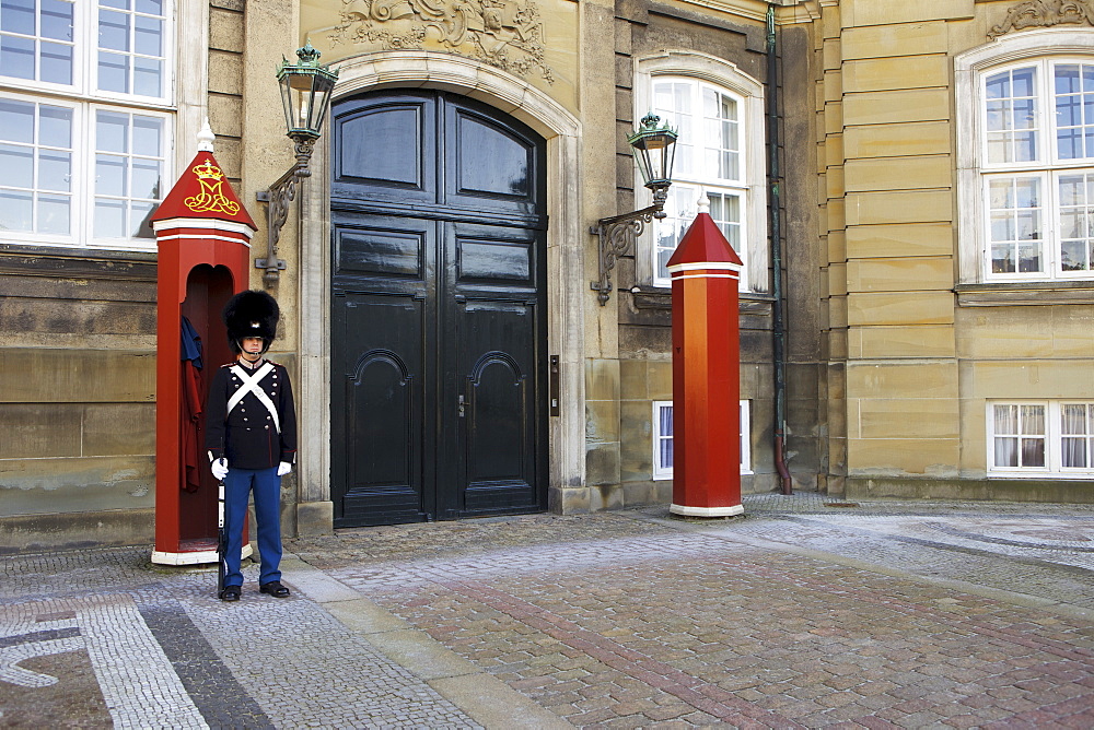 Guard at Amalienborg, Copenhagen, Denmark, Scandinavia, Europe