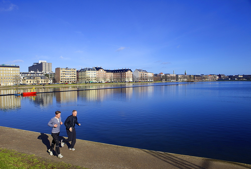 Joggers along Sortedams So (Sortedams Lake), Copenhagen, Denmark, Scandinavia, Europe