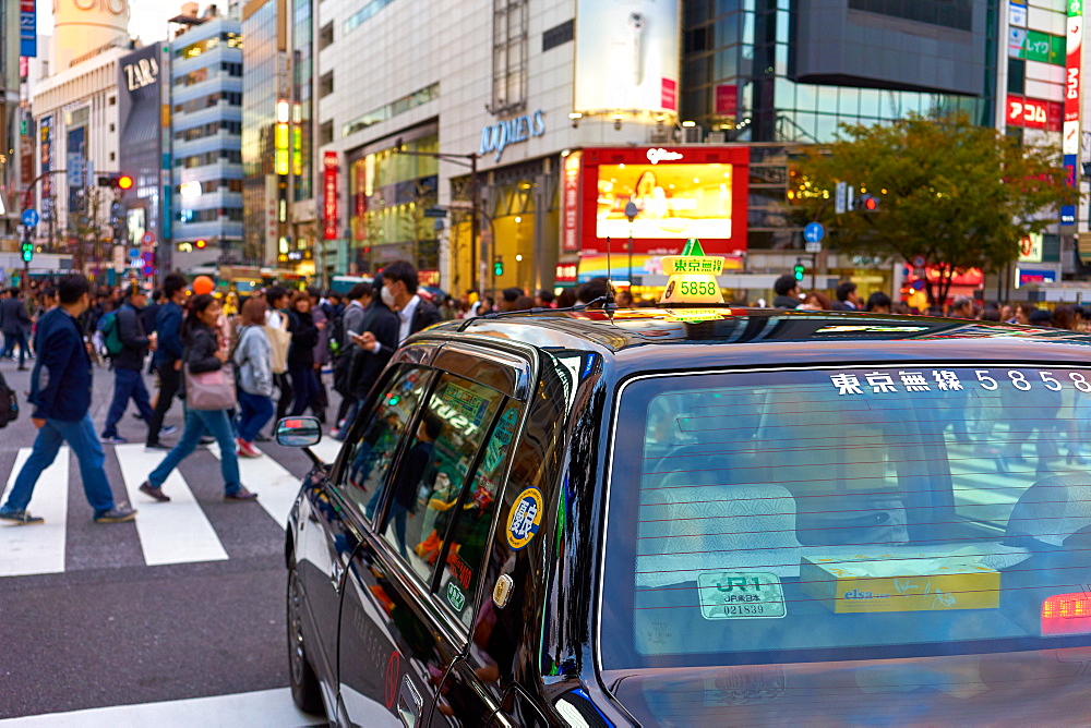 Japanese taxi waiting at the Shibuya Crossing, Tokyo, Japan, Asia