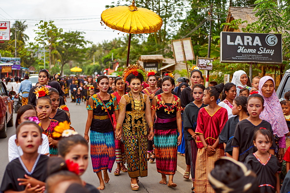 Bride at a Traditional Sasak wedding procession, Lombok, Indonesia, Southeast Asia, Asia