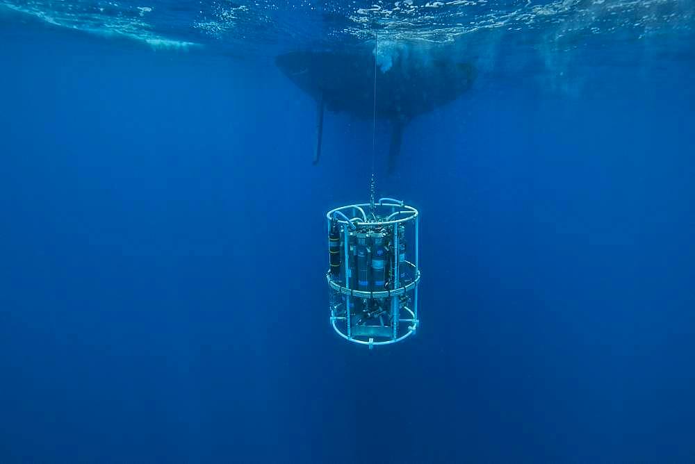 Tara Oceans Expeditions - May 2011. CTD-Rosette (Conductivity Temperature Density instrumental platform with 7 additional sensors), galapagos