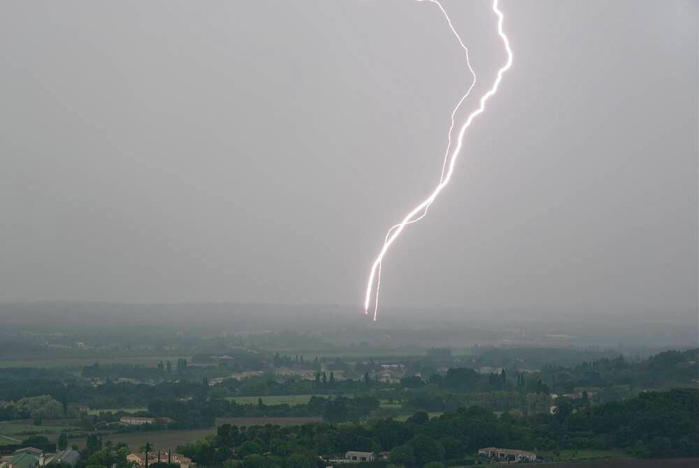 Lightning strikes near Allan, Dr?me, France