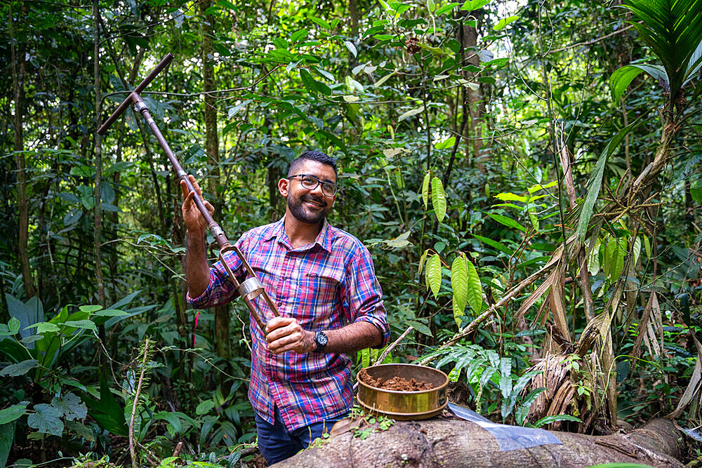 Research assistant working on nitrogen exchanges between bacteria and the roots of legumes in the tropical forest of the "La Selva" research station in Puerto Viejo de Sarapiqui, Costa Rica