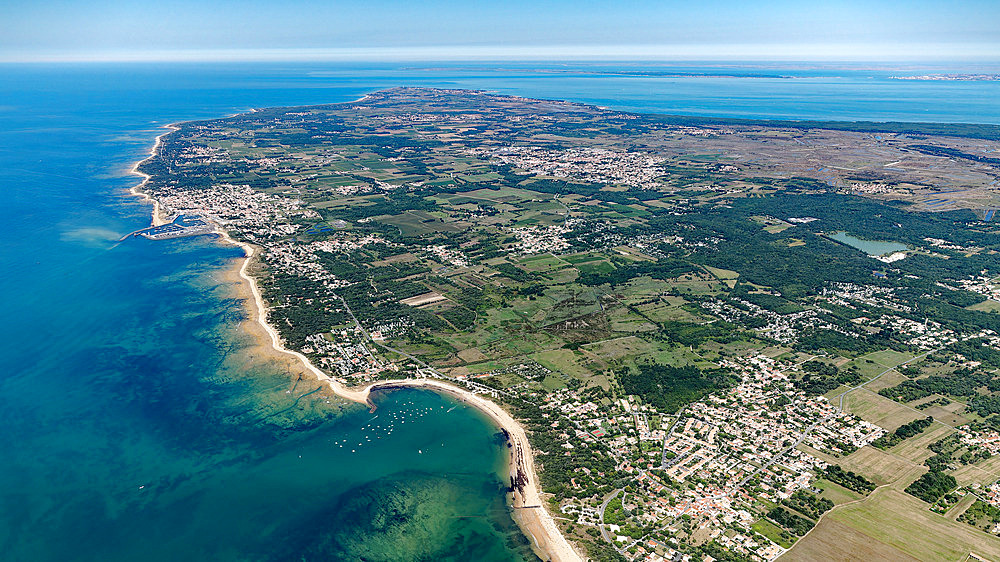 Northwest coastline of Ile d'Oleron with Ile de Re in the background, Charente-Maritime, France