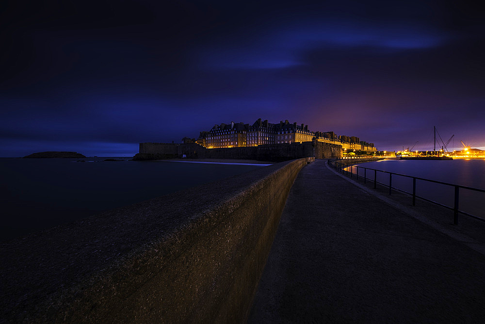 La Digue du Mole des Noires at dawn, Bastion Saint-Philippe, Saint-Malo, Ille-et-Vilaine, Brittany, France