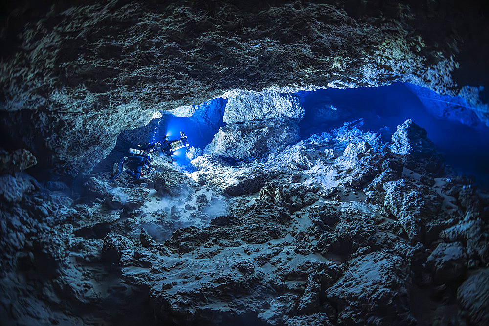 Cave diver in an underwater cave of karstic origin at a depth of 75 meters during the Gumbo La Baharini 2 expedition, which aimed to produce a complete 3D model of this karstic cave using photogrammetry. Passe Bateau Sud, Mayotte lagoon