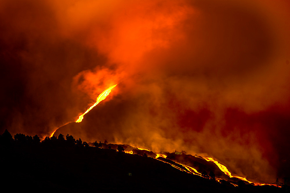 Volcanic eruption in La Palma, Canary Islands (09/19 to 12/25/2021). The origin of the eruption occurred in the Cumbre Vieja ridge, southwest of the island, municipality of El Paso. On February 9, 2023, its name as Tajogaite Volcano was made official.