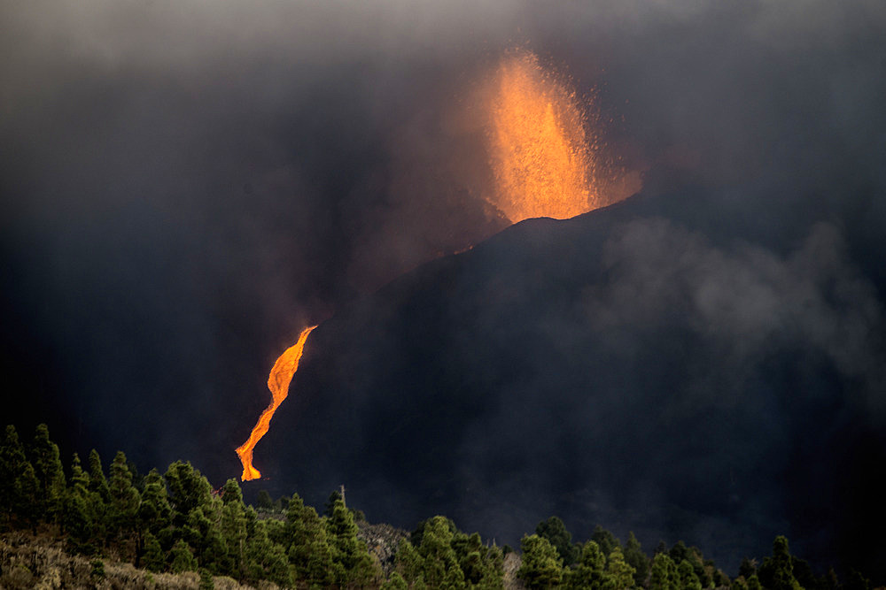 Volcanic eruption in La Palma, Canary Islands (09/19 to 12/25/2021). The origin of the eruption occurred in the Cumbre Vieja ridge, southwest of the island, municipality of El Paso. On February 9, 2023, its name as Tajogaite Volcano was made official.