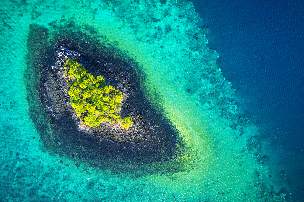 M'titi islet in Mayotte lagoon