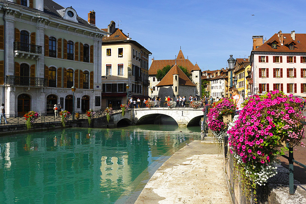 Commune d'Annecy, canal-side walk in the old town, Departement de la Haute Savoie, Region Auvergne-Rhone-Alpes, France