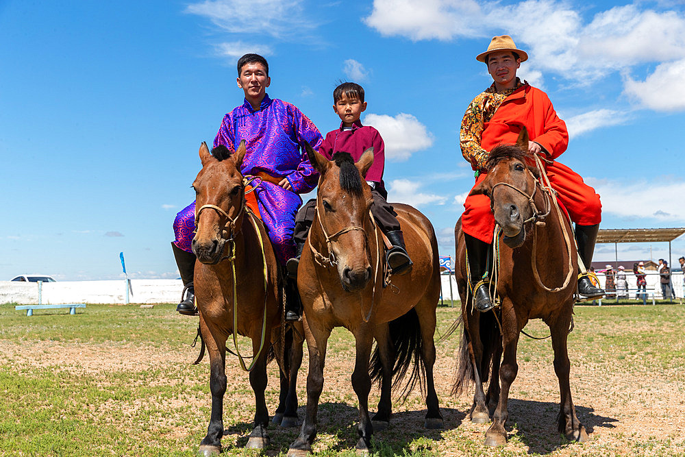 Going out in traditional clothes on the occasion of the Naadam festival, the national festival which celebrates today in Mongolia the independence of Mongolia from China, Steppe, Eastern Mongolia, Mongolia, Asia.