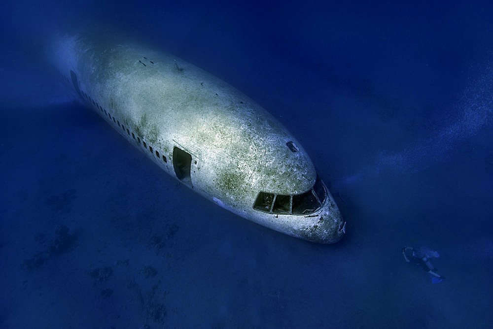 Werck. Lockheed L-1011 TriStar three-engine plane intentionally sunk in 2019. In addition to being a great attraction for divers, these sunken structures;generally ships, but also planes, military vehicles...) become artificial reefs helping in the repopulation of the underwater bottoms. This wreck is located in the Red Sea, at a depth of between 18 and 31 meters. Aqaba, Jordan.