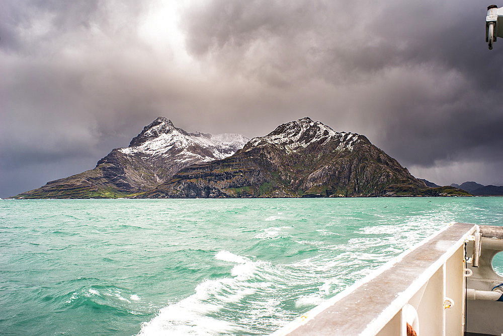 Rallier du Baty Peninsula, left: Mont de Volz, right: Mont Lieutard. Southwest of Kerguelen.