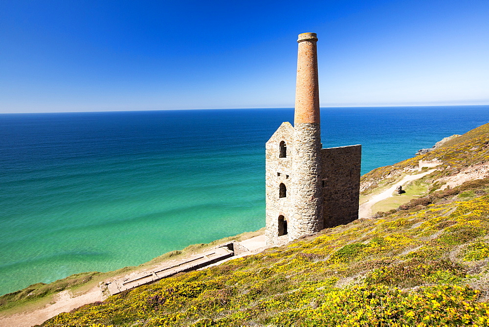 An old abandoned tin mine on moorland above St Agnes, Cornwall, UK.