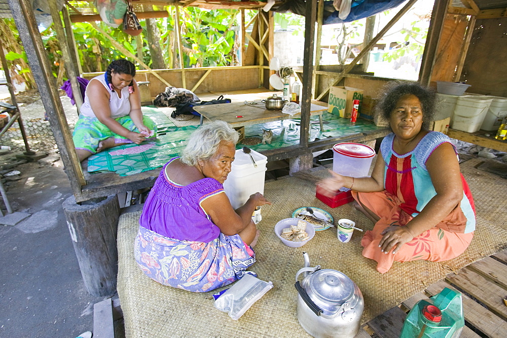 Tuvaluan family having breakfast on Funafuti Atoll, Tuvalu, Pacific