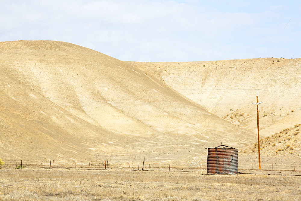 Drought parched ranchland in Bakersfield, California, USA. Following an unprecedented four year long drought, Bakersfield is now the driest city in the USA.