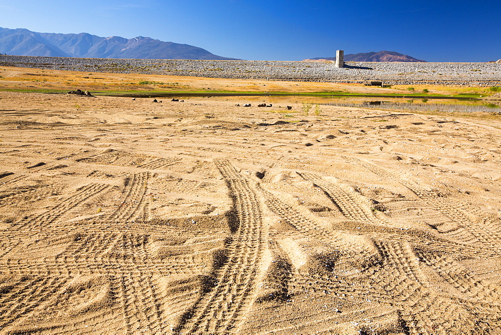 Lake Isabella near Bakersfield, East of California's Central valley is at less than 13% capacity following the four year long devastating drought. The reservoir has dropped so low, that the water level is below the outflow pipe.