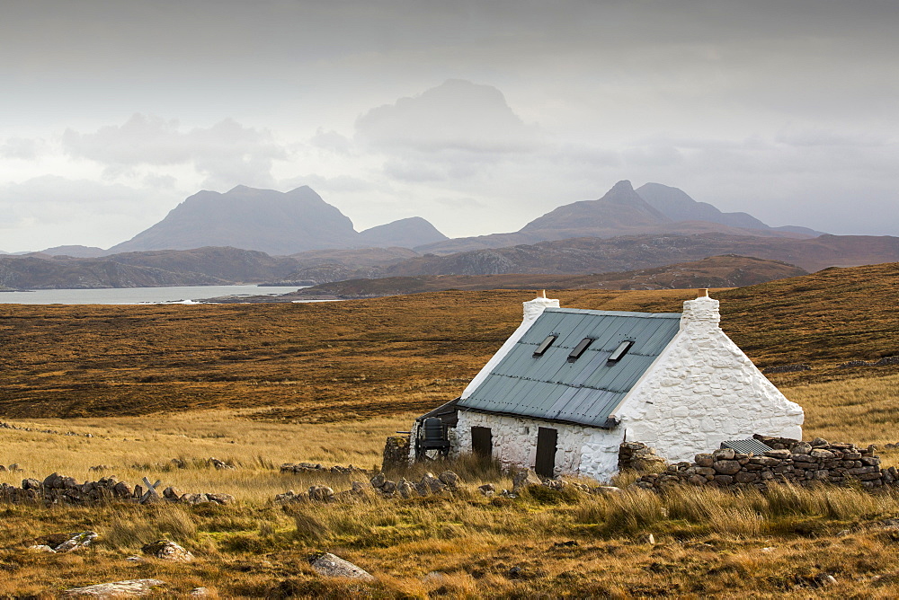 A remote crofting house on Rubha Coigeach in Assynt, North West Highlands, Scotland, UK, looking towards Stac Pollaidh