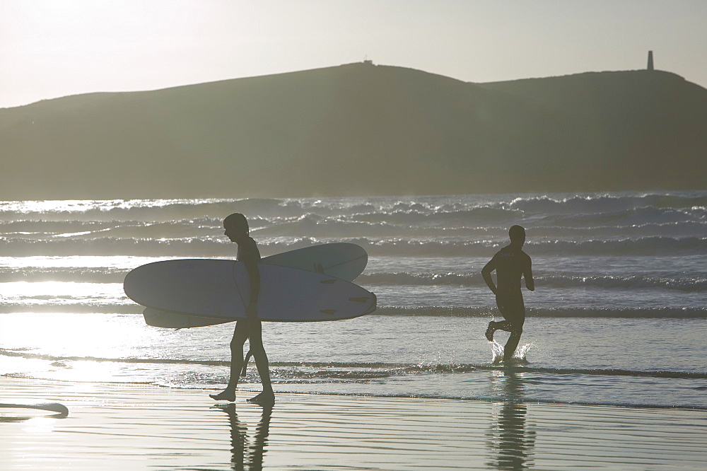 Surfers at Hayle Bay, Polzeath, Cornwall, England, United Kingdom, Europe