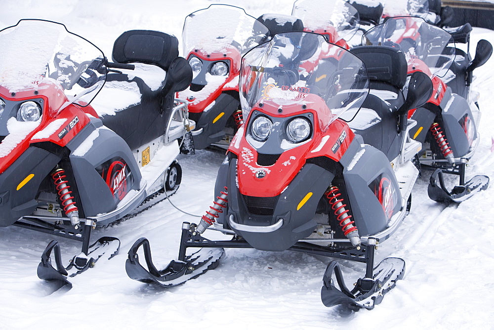 A skidoo in the Urho Kehkkosen National Park near Saariselka, Northern Finland, Finland, Scandinavia, Europe