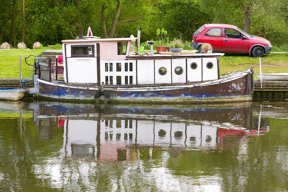 Low carbon living house boats on the Fossdyke at Lincoln, Lincolnshire, England, United Kingdom, Europe