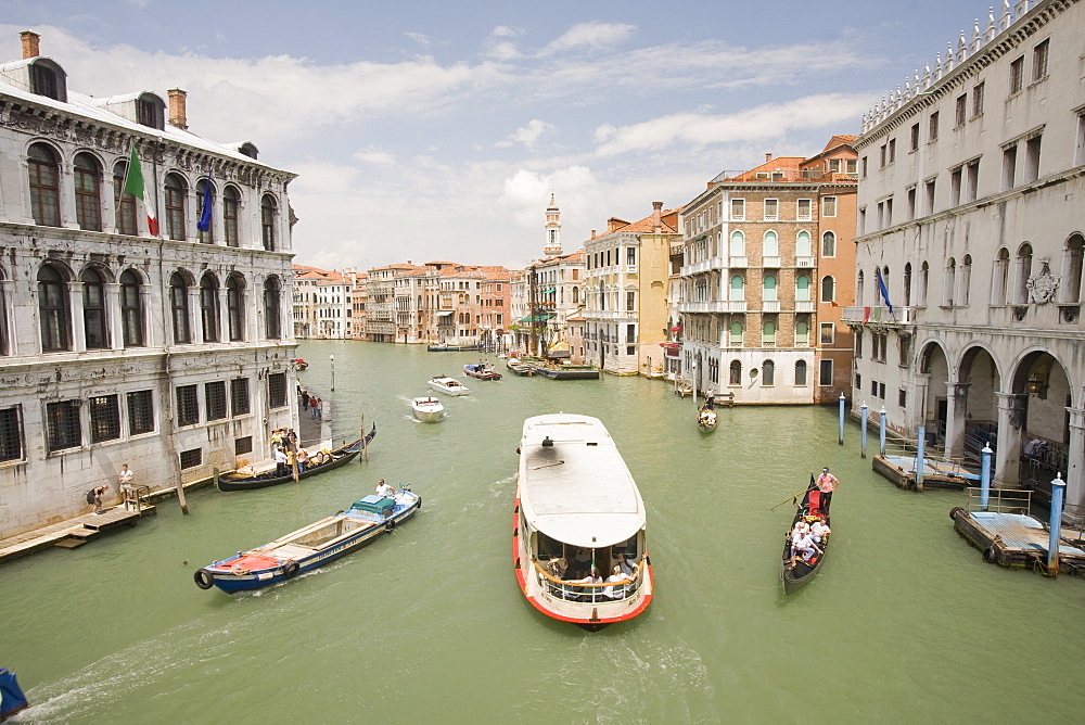 A gondola ride for tourists, Venice, UNESCO World Heritage Site, Veneto, Italy, Europe