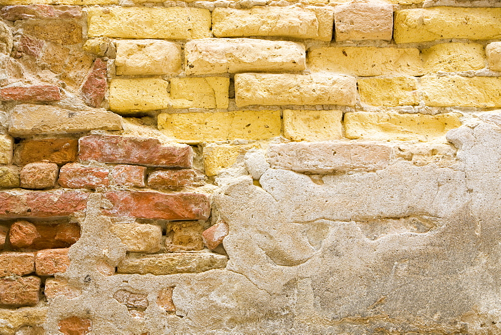 Crumbling walls in Venice which is on the front line of the battle against climate change, UNESCO World Heritage Site, Veneto, Italy, Europe