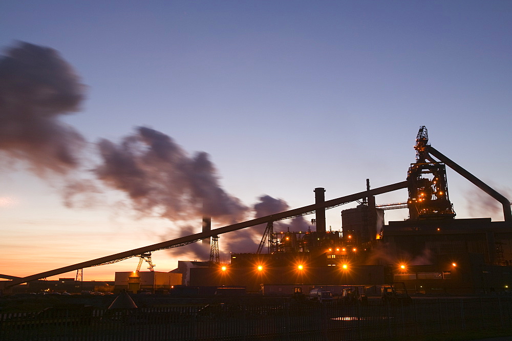 Emissions from the steel plant at Redcar, formerly owned by Corus, now by SSI, Teesside, England, United Kingdom, Europe