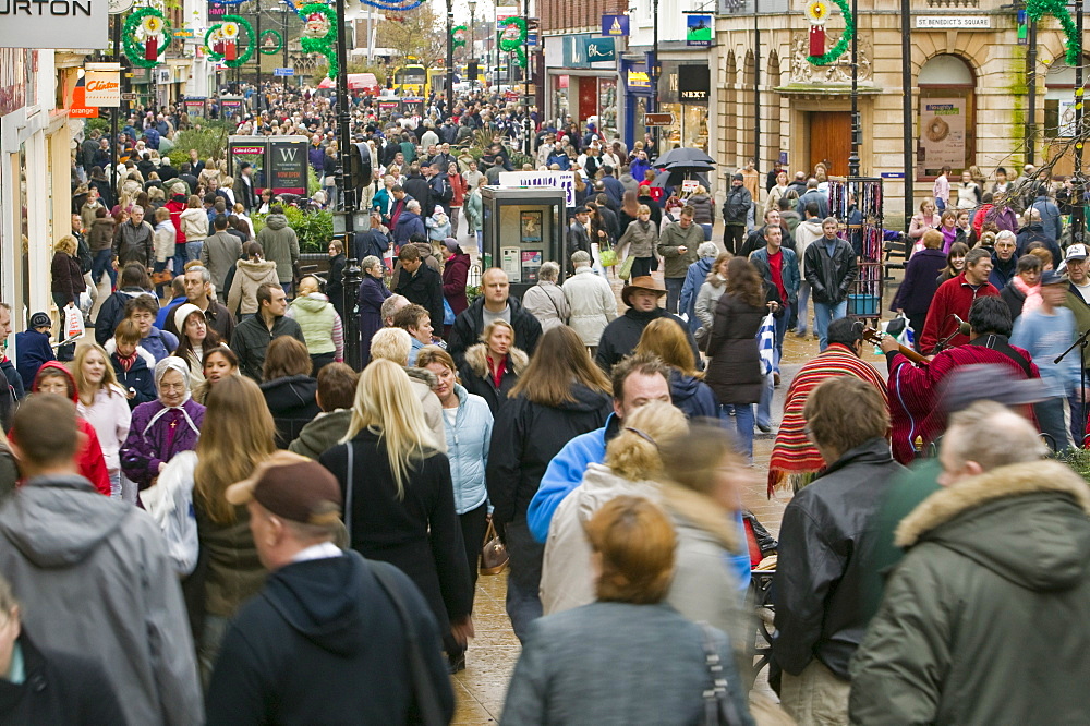 Christmas shoppers in Lincoln, Lincolnshire, England, United Kingdom, Europe