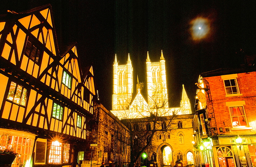 Lincoln Cathedral at night in Lincoln, Lincolnshire, England, United Kingdom, Europe