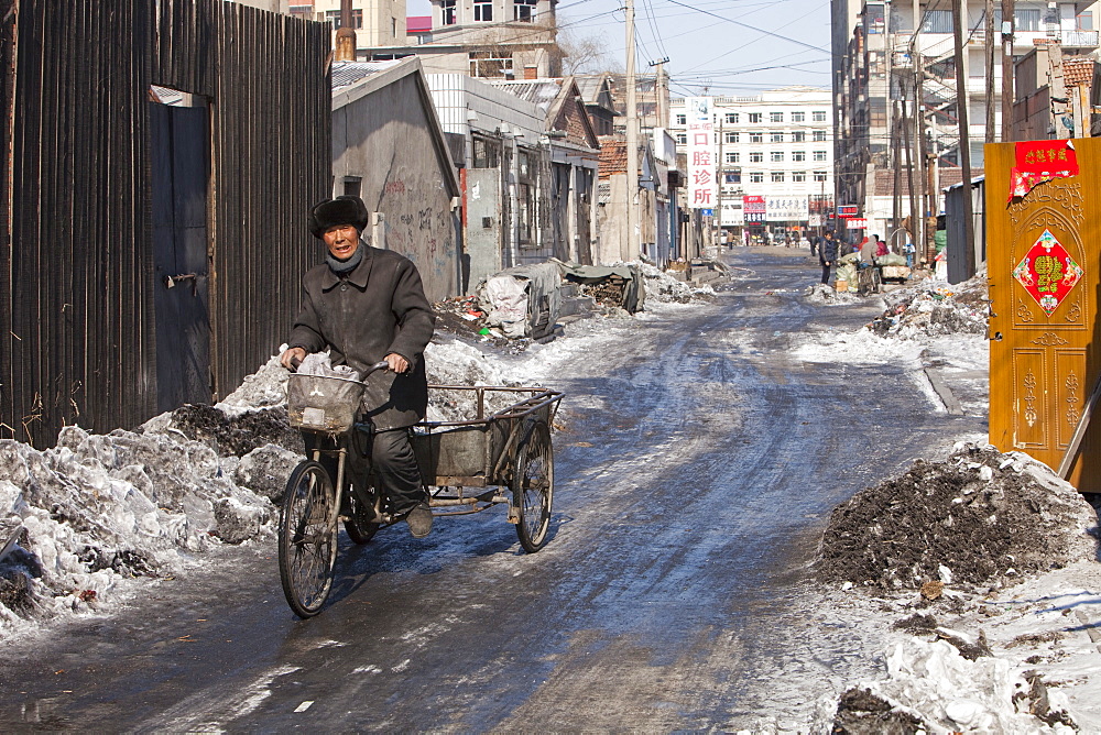 The polluted back streets of Suihua in Heilongjiang Province, China, Asia