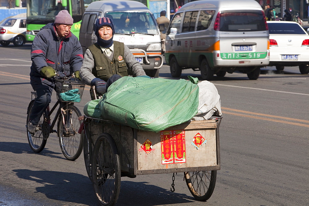 Street scene in a city in Heilongjiang province, Northern China, Asia