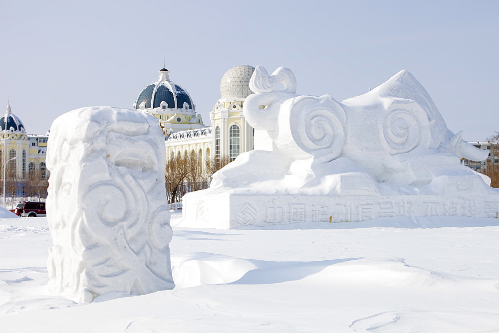 In March 2009 Northern China had its largest snowfall for many years, cutting off many towns and making transport difficult, city of Heihe on the Chinese Russian border, Heilongjiang, China, Asia