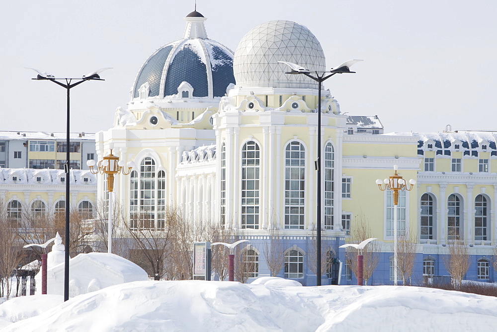 The city of Heihe on the Chinese Russian border was particularly badly hit by the heavy snowfall in March 2009, Heilongjiang, China, Asia