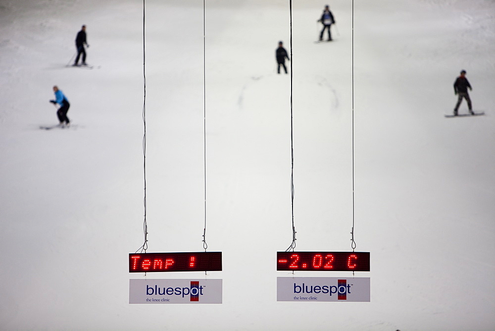 Skiers and snowboarders at the Chill Factor, an indoor skiing area in Manchester, England, United Kingdom, Europe