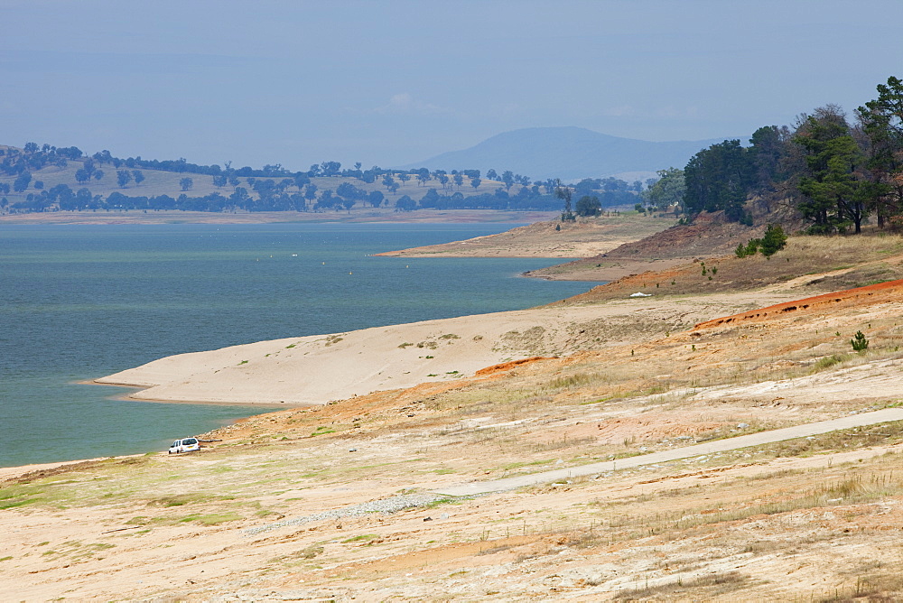 Lake Hume, the largest reservoir in Australia, at under 20% capacity after severe drought, Australia, Pacific