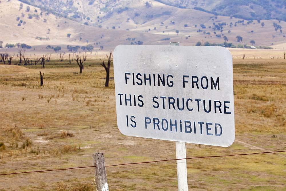 Lake Hume, the largest reservoir in Australia, at under 20% capacity after severe drought, Australia, Pacific