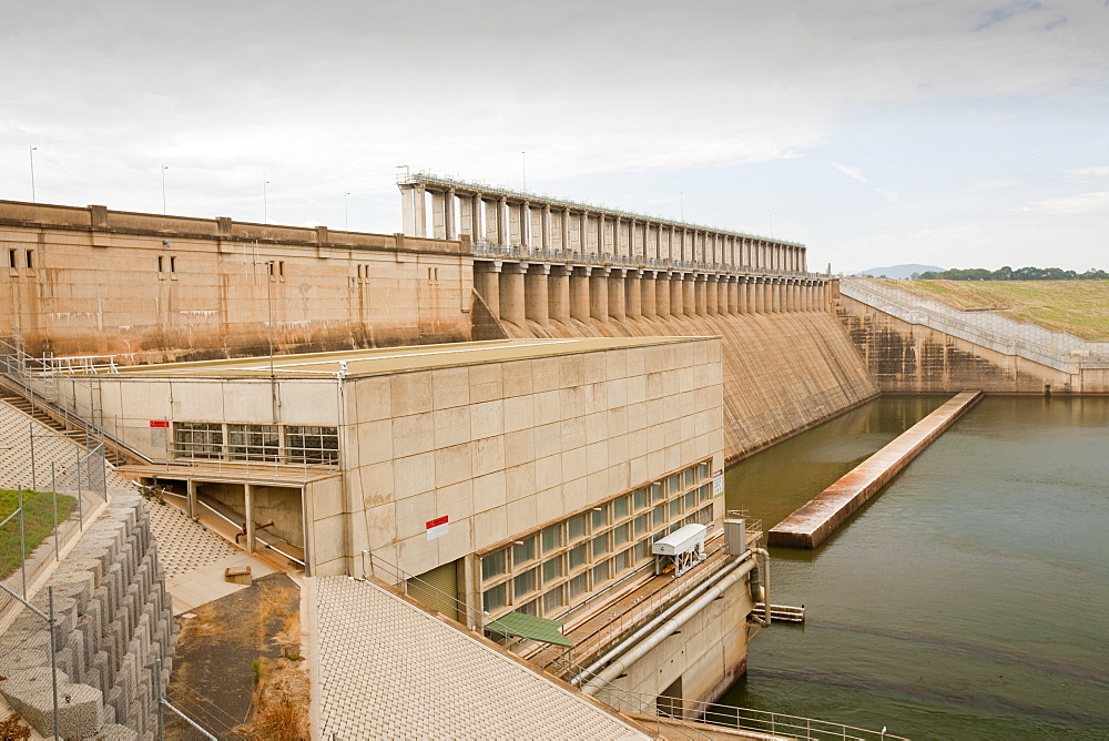 Lake Hume, the largest reservoir in Australia, at under 20% capacity after severe drought, New South Wales, Australia, Pacific