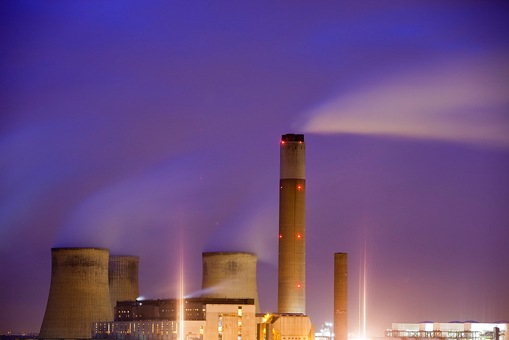 Ratcliffe on Soar coal fired power station at dusk in Leicestershire, England, United Kingdom, Europe