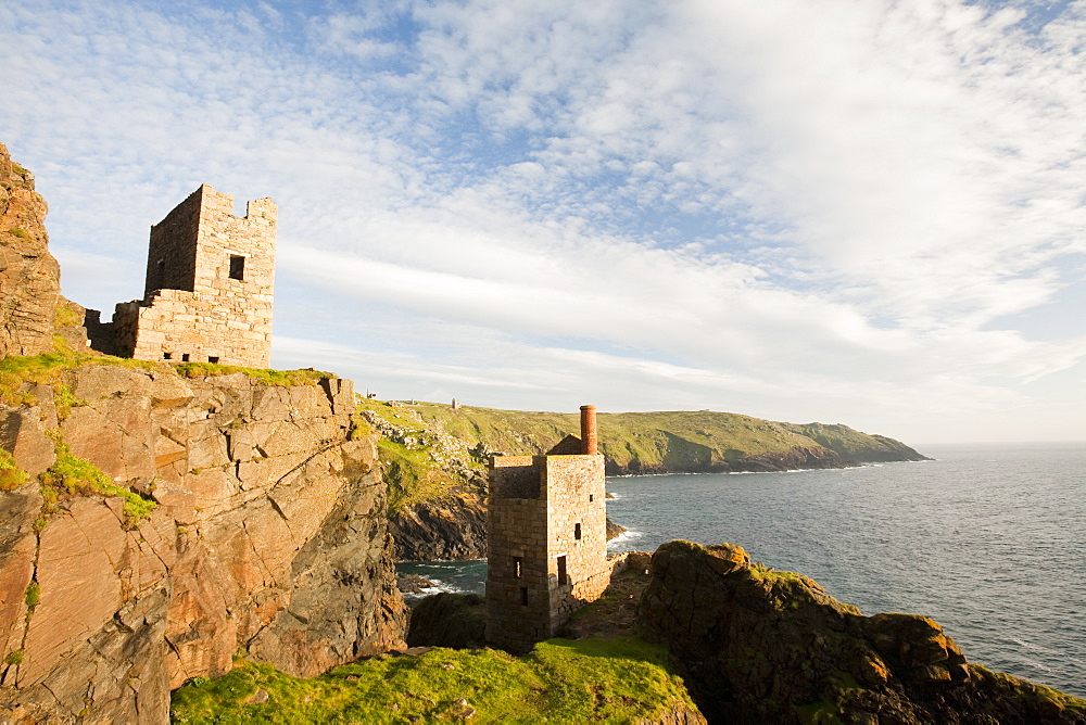 Crown mine, the most dramatically located abandoned tin mine in Cornwall, near Botallack, UNESCO World Heritage Site, Cornwall, England, United Kingdom, Europe