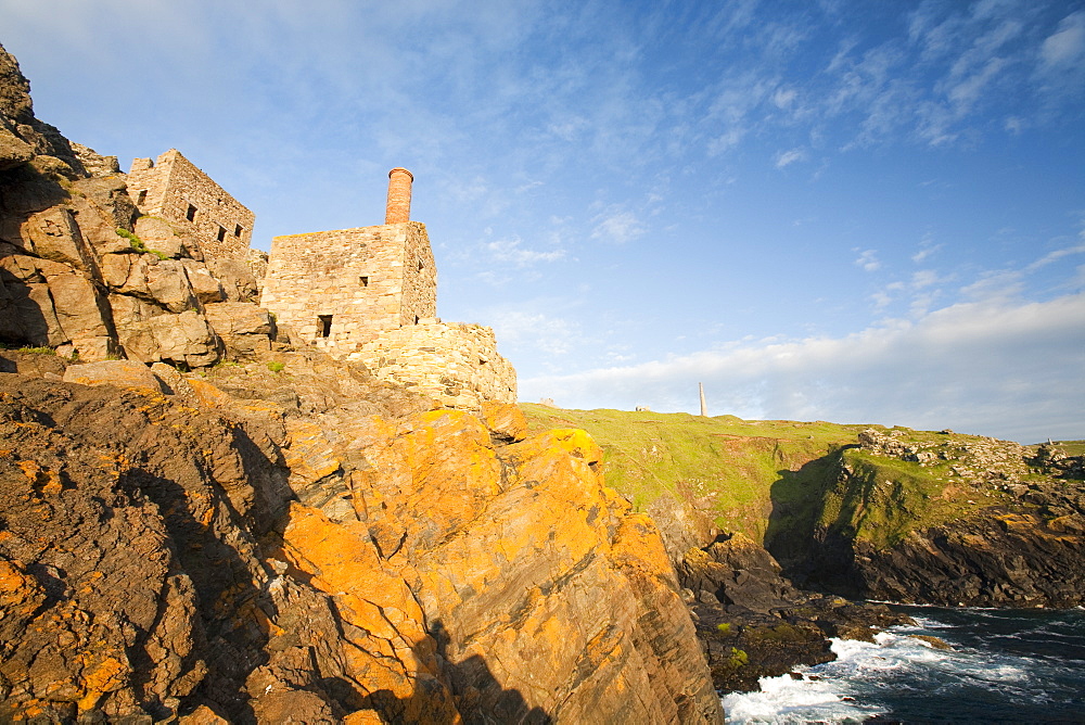 Crown mine, the most dramatically located abandoned tin mine in Cornwall, near Botallack, UNESCO World Heritage Site, Cornwall, England, United Kingdom, Europe