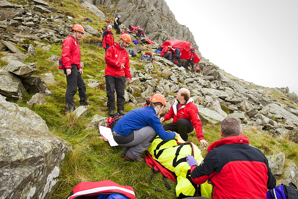 Members of the Langdale Ambleside Mountain Rescue Team, train in first aid using realistic actors from the Casualties Union, on Red Screes in the Lake District, Cumbria, England, United Kingdom, Europe