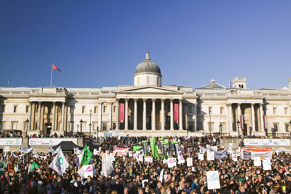 Crowds at the I Count climate change rally in Trafalgar Square, London, England, United Kingdom, Europe