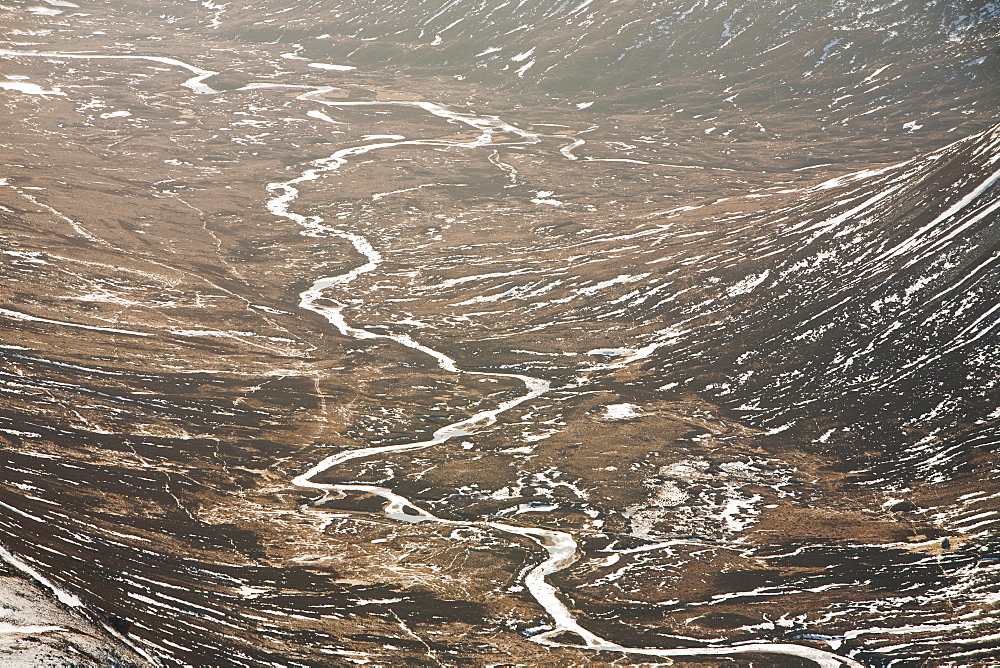 Looking down into the Lairig Ghru from Ben Macdui on the Cairngorm plateau, Scotland, United Kingdom, Europe