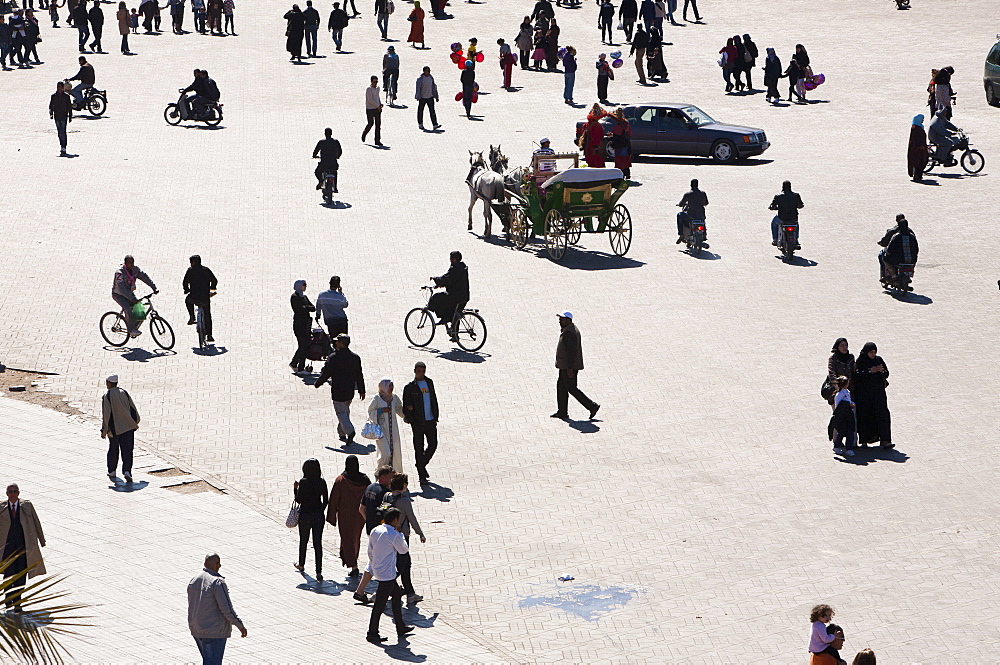 Crowds in Djemaa el Fna square in Marrakech, Morocco, North Africa, Africa