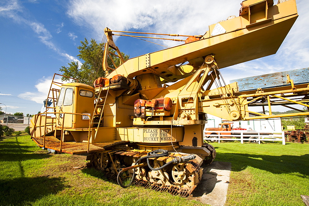 Old tar sands machinery in Fort McMurray, centre of the Athabasca tar sands, Alberta, Canada, North America