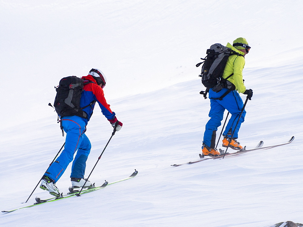 Ski mountaineering on the Cairngorm plateau, Scotland, United Kingdom, Europe